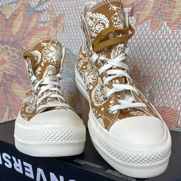 Converse WMNS 572541C
CTAS LIFT HI
WHEAT/EGRET/BLACK SNEAKERS - PLATFORMS - Picture 7 of 16